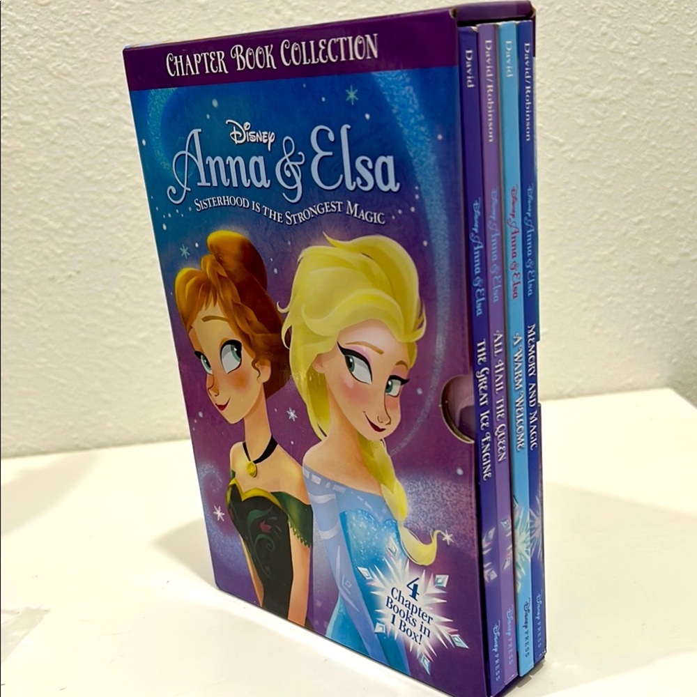 NWOT Disney Anna & Elsa Chapter (4) Book Collection